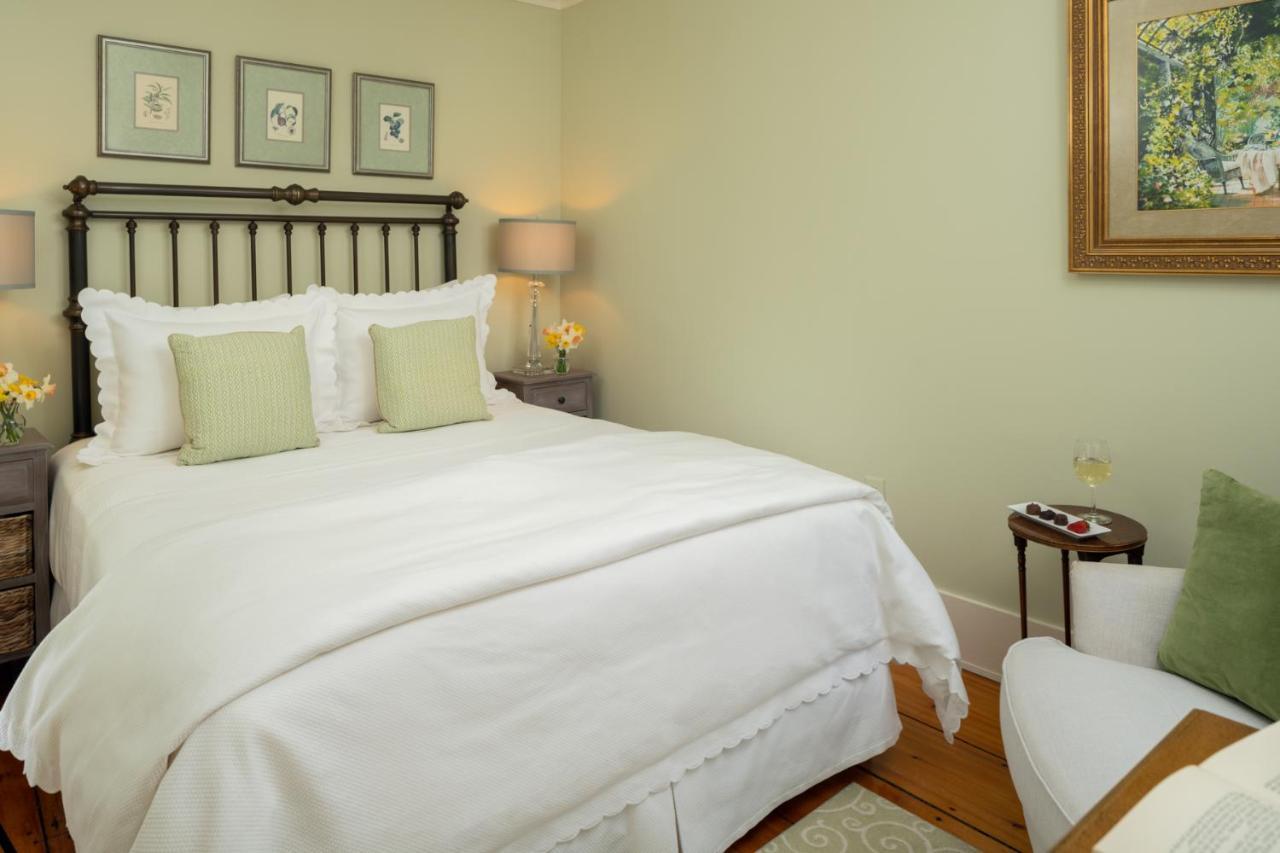 Candleberry Inn On Cape Cod Brewster Extérieur photo